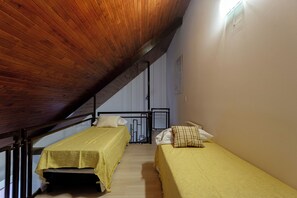 Apartment, 2 Bedrooms, Balcony, Mountain View | Premium bedding, down comforters, pillowtop beds, individually decorated - Alojar Towers (Ushuaia)