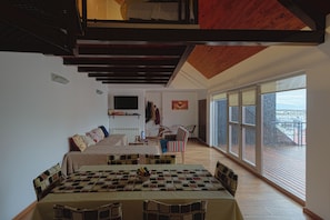 Appartement, 2 chambres, balcon, vue sur la montagne | Salle Ă manger