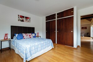 Appartement, 2 chambres, balcon, vue sur la montagne | Literie de qualité, couette en duvet, lit avec matelas à plateau-coussin