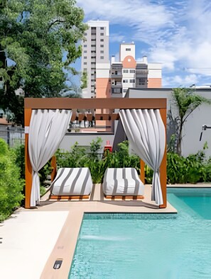 Outdoor pool, open 8:00 AM to 10:00 PM, sun loungers - Connect PUC (Porto Alegre)