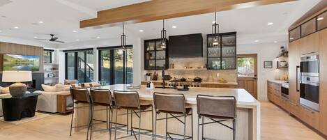 Micro-ondes, four, plaque de cuisson, lave-vaisselle