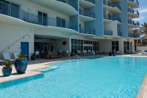 Condo, varias camas (Sterling Breeze 1103) | Alberca | Alberca climatizada