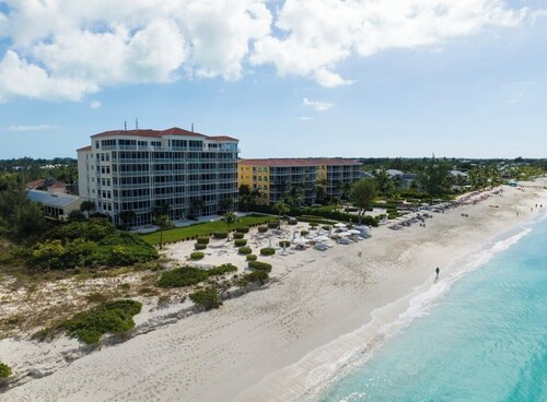Oceanfront apartment on Grace Bay beach