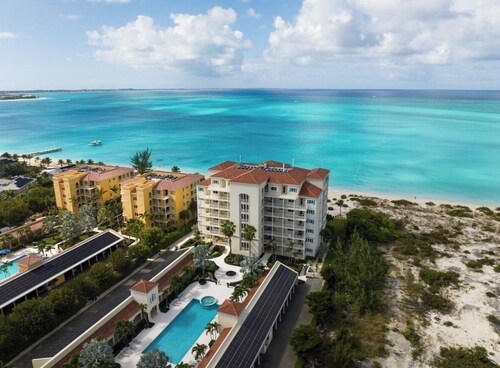 Oceanfront apartment on Grace Bay beach