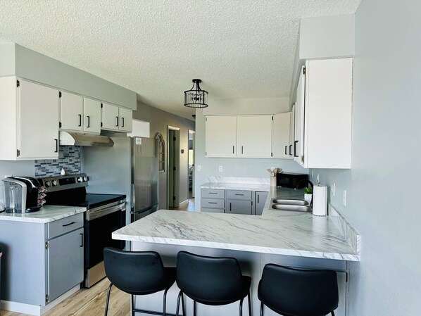 Mikrowelle, Ofen, Herdplatte, Geschirrspüler