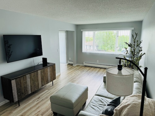 Bright & Calm 2-Bedroom Condo