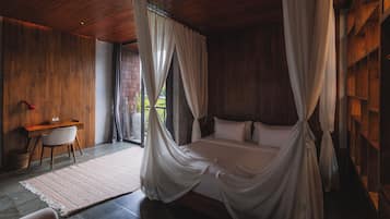 6 bedrooms, iron/ironing board, WiFi, bed sheets