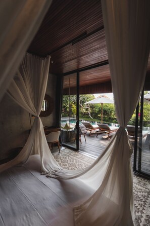 6 bedrooms, iron/ironing board, WiFi, bed sheets
