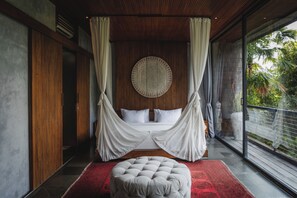 6 bedrooms, iron/ironing board, WiFi, bed sheets