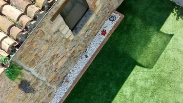 Individuell dekoriert, Schreibtisch, laptopgeeigneter Arbeitsplatz