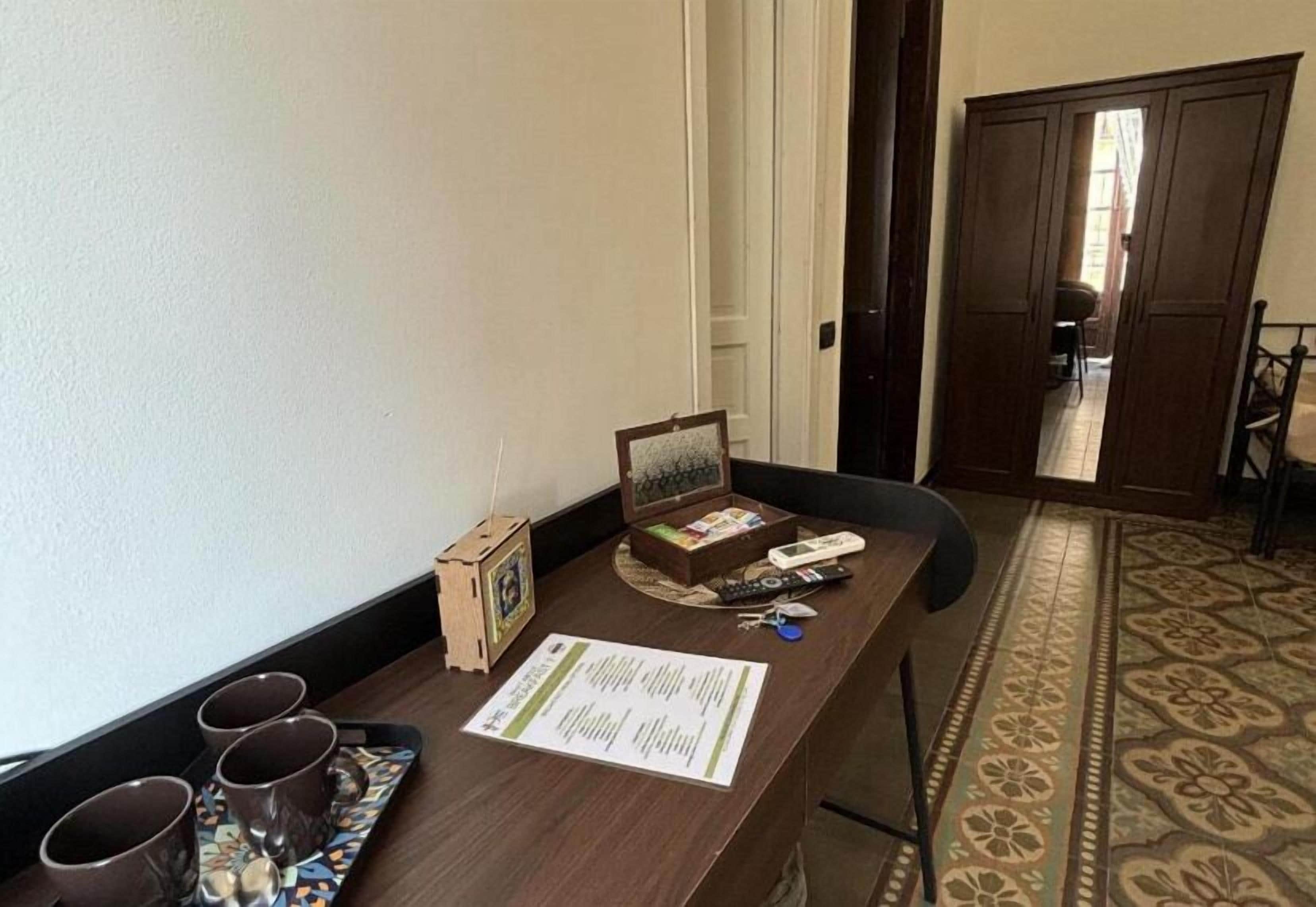 GOLDEN DREAM | 特色装修、办公桌、笔记本电脑工作区、熨斗/熨板