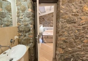 Shower, hair dryer, soap, shampoo - Golden House Cefalù  (Cefalù)