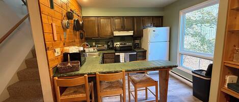 Microondas, horno, parrilla de estufa y lavavajillas