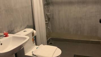 Bidet, håndklæder, Sæbe, Toiletpapir