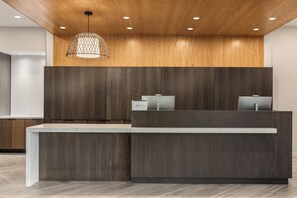 Concierge desk - Staybridge Suites Norfolk Airport by IHG (Norfolk)