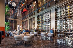 Lobby sitting area - Intercontinental Maotai Town by IHG (Zunyi)