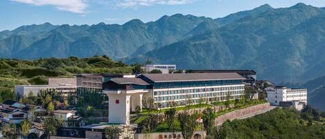 Vista frontal de la propiedad