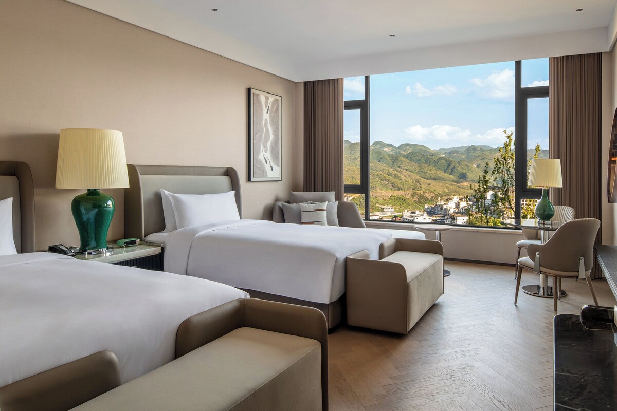 Premium bedding, pillowtop beds, in-room safe, blackout drapes