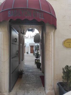 المنشأة من الخارج