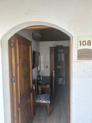 Deluxe Double Room, Non Smoking, Courtyard View