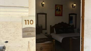 Deluxe-Dreibettzimmer, Nichtraucher, Blick auf den Innenhof