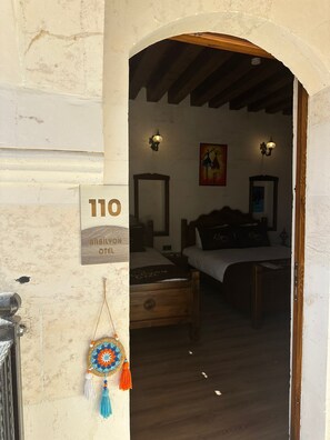 Deluxe Triple Room, Non Smoking, Courtyard View
