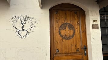 Dobbeltrom for 1 person – deluxe, ikke-røyk, bakgårdsutsikt | Safe på rommet, skrivebord og skrivebord for bærbar PC