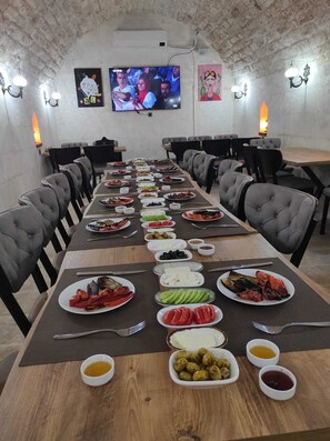 Free daily buffet breakfast