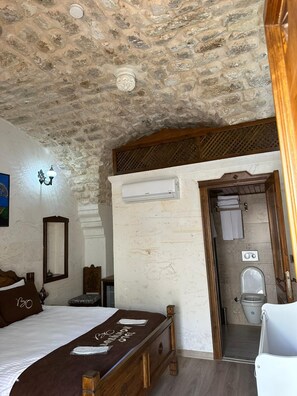 Deluxe Double Room, Non Smoking, Courtyard View | In-room safe, desk, blackout drapes, soundproofing