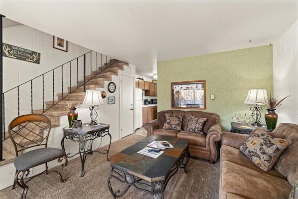 TV, fireplace, offices