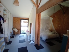 3 makuuhuonetta, internet