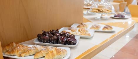 Free daily continental breakfast