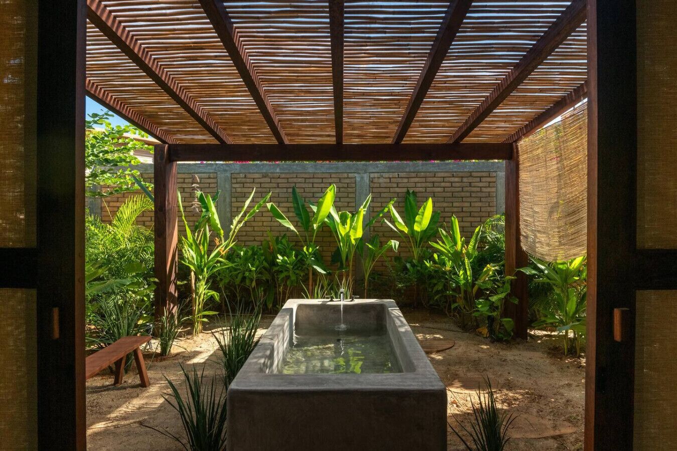 Outdoor spa tub