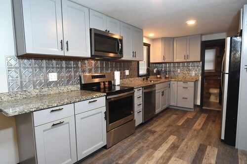 White Mountains Chalet—Bonus Loft, Deck with Grill & Minutes to Ski Resorts