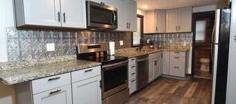 White Mountains Chalet—Bonus Loft, Deck with Grill & Minutes to Ski Resorts