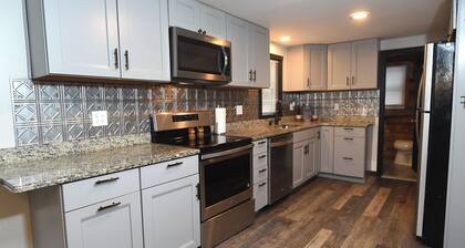 White Mountains Chalet—Bonus Loft, Deck with Grill & Minutes to Ski Resorts