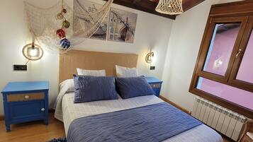 4 bedrooms, iron/ironing board, WiFi, bed sheets