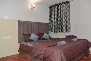 Blackout curtains, free WiFi - Peak & Pillow (Kodaikanal)