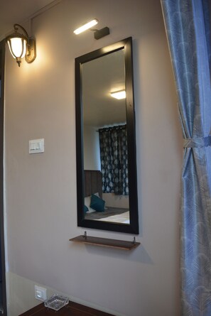 ستائر تعتيم وواي فاي مجانًا