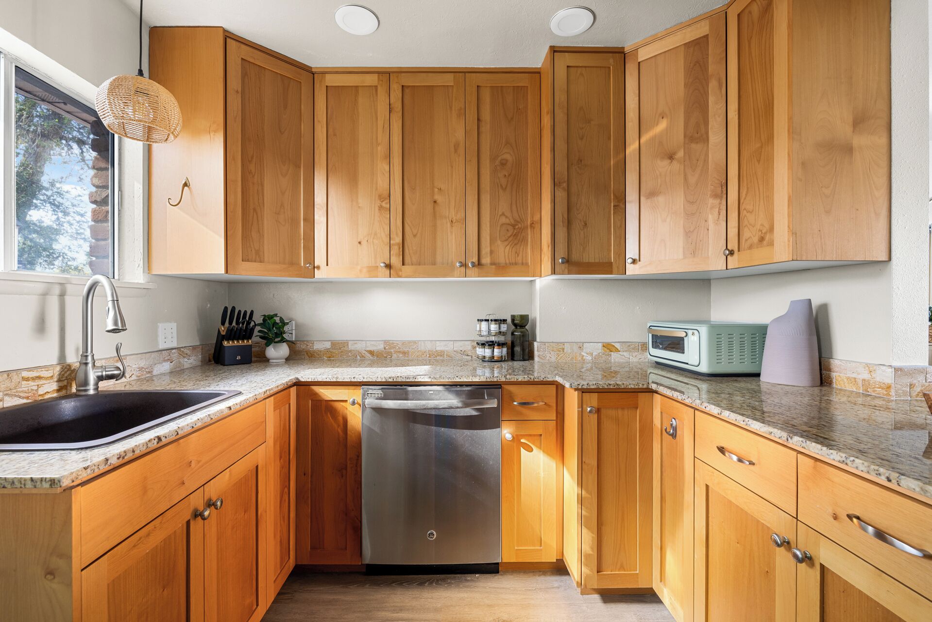 Micro-ondes, four, plaque de cuisson, lave-vaisselle