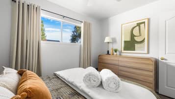 2 bedrooms, iron/ironing board, WiFi, bed sheets