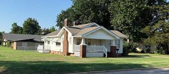 England House: 3BR w/ workspace & WiFi, family friendly