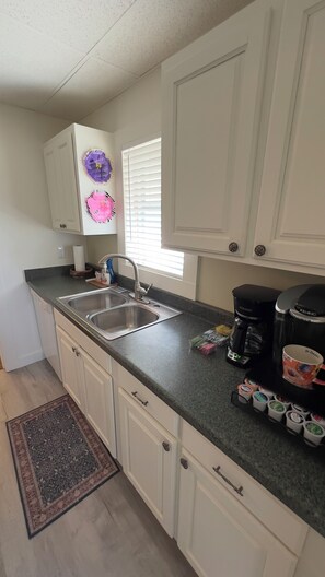 Mikroaaltouuni, uuni, liesi, astianpesukone