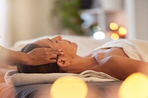 Exterior - Kindred Resort Luxury Ski In, Ski Out 1 Bedroom Residence at the River Run Gondola (Keystone)