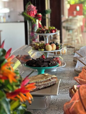 Free daily buffet breakfast