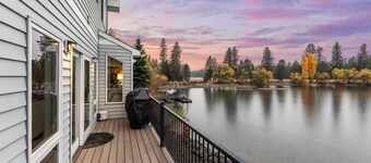 Honeysuckle Beach Retreat - Waterfront