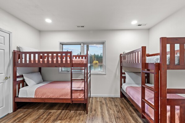 Desk, iron/ironing board, WiFi, bed sheets