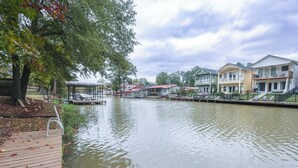 Unclassified image, 2 of 20, button - Charming 4-bedroom house on Lake Hamilton! (Hot Springs)