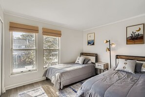 مكواة/لوح كي وواي فاي وملاءات أسرّة