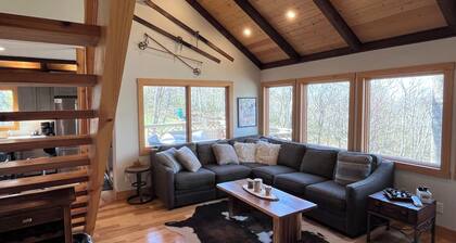 Luxury Ski-in/Ski-out Chalet with Mountain Views at Wintergreen Resort